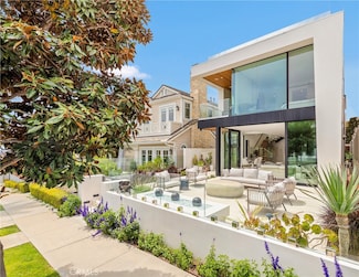 221 Heliotrope Ave, Corona Del Mar, CA 92625