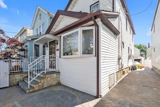 91-25 78th St, Woodhaven, NY 11421