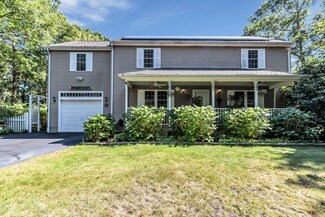 17 Balfour Ln, Mashpee, MA 02649