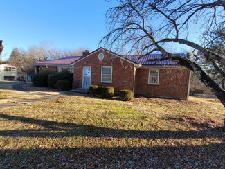 812 Lynchburg Ave, Brookneal, VA 24528