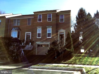 12323 Fox Lake Ct, Fairfax, VA 22033