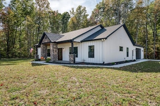 335 Rocky Top Rd, Monterey, TN 38574