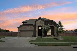 1019 Harbor Dr S, Azle, TX 76020
