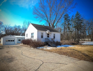 221 7th Ave NW, Waseca, MN 56093