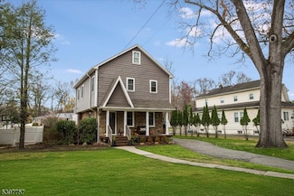 91 Keyes Rd, Livingston, NJ 07039