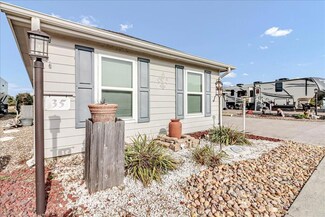 35 Gator Cir, Aransas Pass, TX 78335