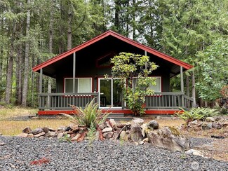 21 Hamma Ct W, Hoodsport, WA 98548