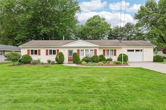 96 Concord Rd, Hermitage, PA 16148