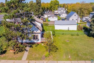 208 E Taconite Ave, Keewatin, MN 55753