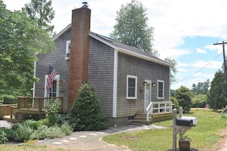 26 Cross St, Carver, MA 02330