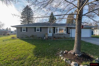 404 404 S 7th St, Le Sueur, MN 56058