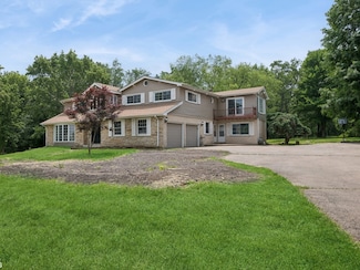 349 Spring Creek Rd, Barrington, IL 60010