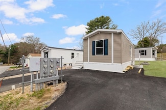 27 Foxtrot Dr, Charlestown, RI 02813