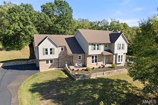 1102 Lakeview Dr, Pacific, MO 63069