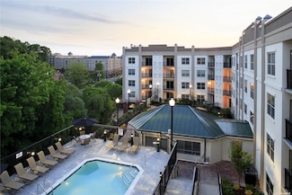 100 Glen St Unit 2118, Glen Cove, NY 11542