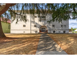 229 E Monroe St, Carlton, OR 97111