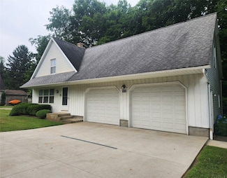 1370 Avonia Rd, Fairview, PA 16415