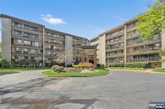 521 Piermont Ave S Unit 112A, River Vale, NJ 07675