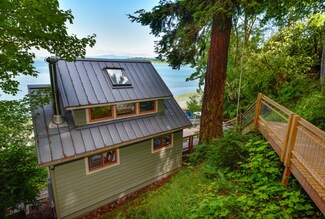 1762 Seacrest Dr, Lummi Island, WA 98262