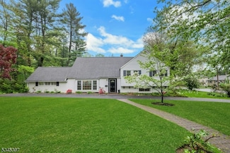 6 Ronarm Dr, Mountain Lakes, NJ 07046