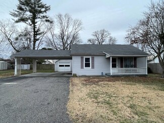 305 Center St, Wayne City, IL 62895