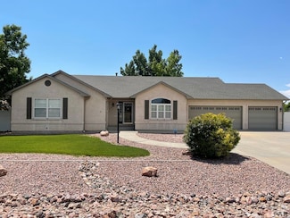 352 W Dunlop Dr, Pueblo, CO 81007