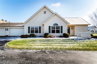 135 Village Ct, Columbiana, OH 44408