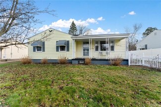 233 W Hopewell Dr, Struthers, OH 44471