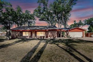 2215 Margaret Dr, Bosque Farms, NM 87068