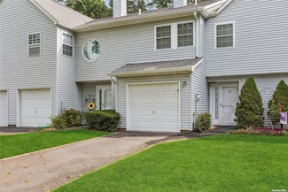 507 Sara Cir, Port Jefferson Station, NY 11776