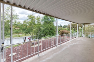 373 Lakeview Dr, Grants Pass, OR 97526