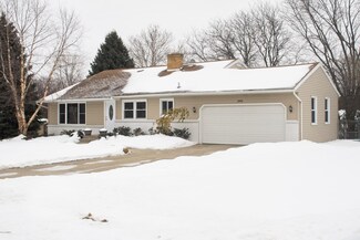 2050 Woodcliff Ave SE, Grand Rapids, MI 49546