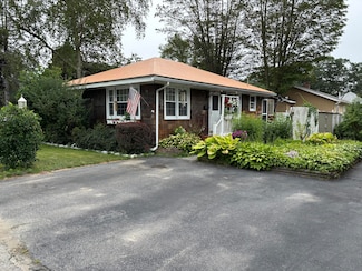 9 Pleasant St, Old Orchard Beach, ME 04064