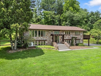 34 Fieldale Dr, Radford, VA 24141