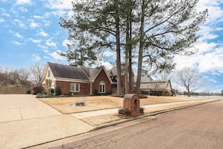 1199 Autumn Lake Dr, Collierville, TN 38017