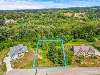 1174 Oak Trace Dr, Penn Township, PA 16002
