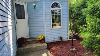 7051 Suzanne Ln, Schenectady, NY 12303