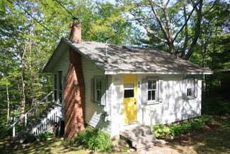 56 Campbell St, Boothbay Harbor, ME 04538