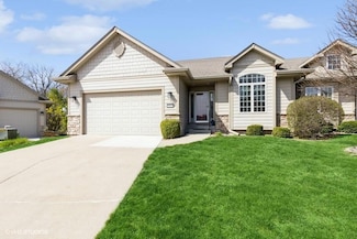 8916 Stonepointe Ln, Johnston, IA 50131