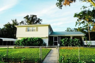 1218 Hummingbird Ln, Brandon, FL 33511