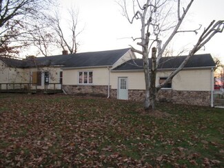 5 S Main St, Henning, IL 61848