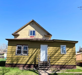 312 4th St NW, Chisholm, MN 55719