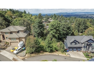 12044 SE Deerhaven Dr, Portland, OR 97266