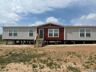 1038 County Road 329, Floresville, TX 78114