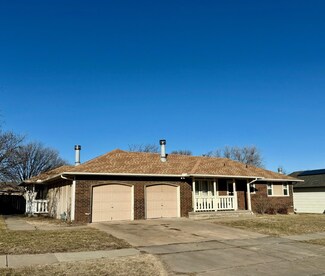 2413 N Farmstead St, Wichita, KS 67220