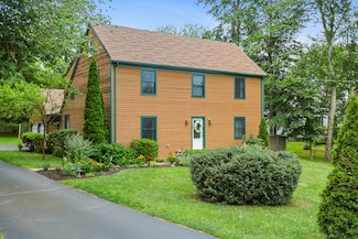 11 Park Ln, Trumbull, CT 06611