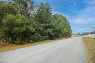 861 Roberts Rd, Newport, NC 28570