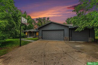 6312 Kentucky Rd, Papillion, NE 68133