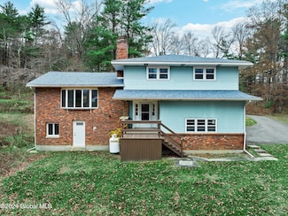 1 Loumar Ln, Troy, NY 12182