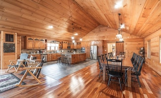 6552 High Point Rd, Montreal, MO 65591